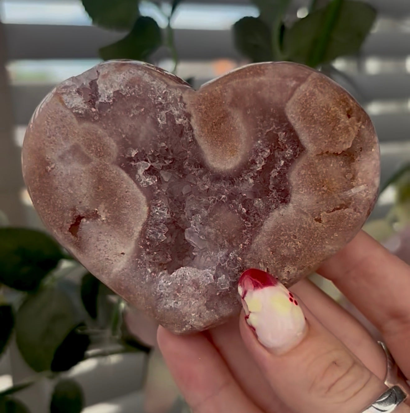 Hq pink amethyst heart - comes with stand (9cm)