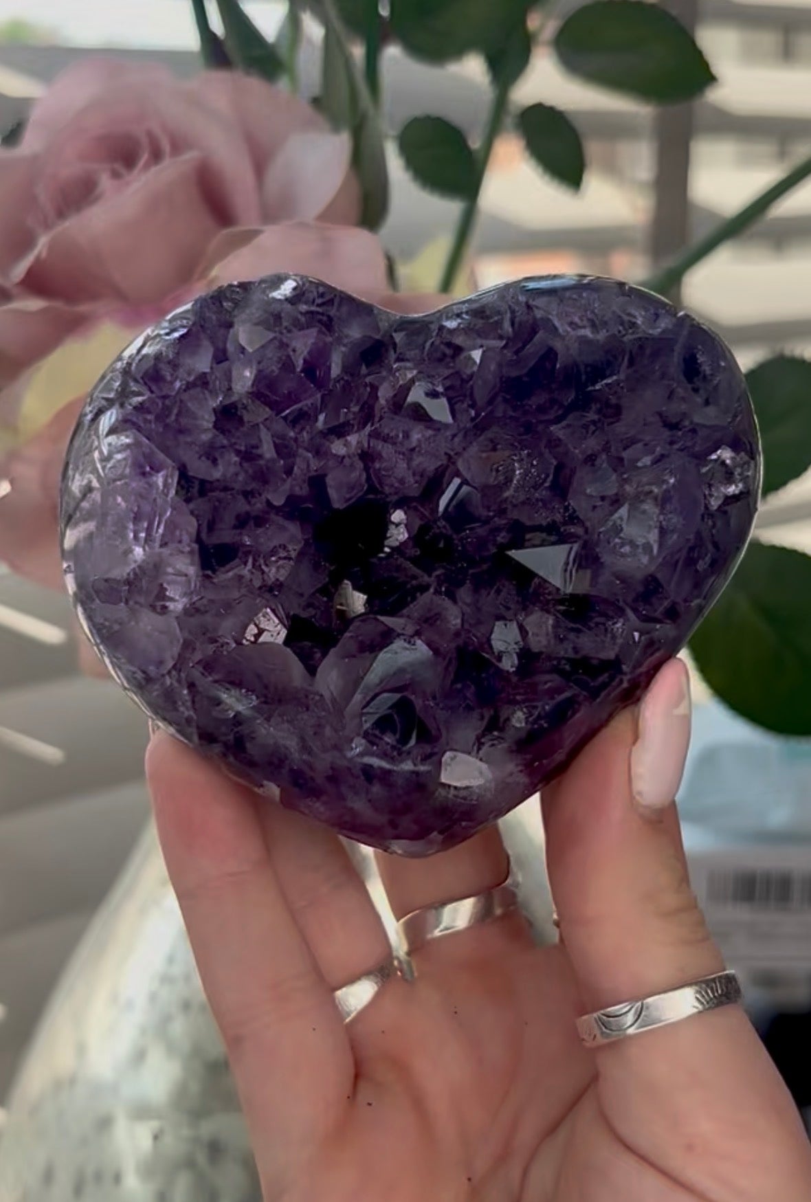 Uruguay, amethyst heart - comes with stand in purple tones