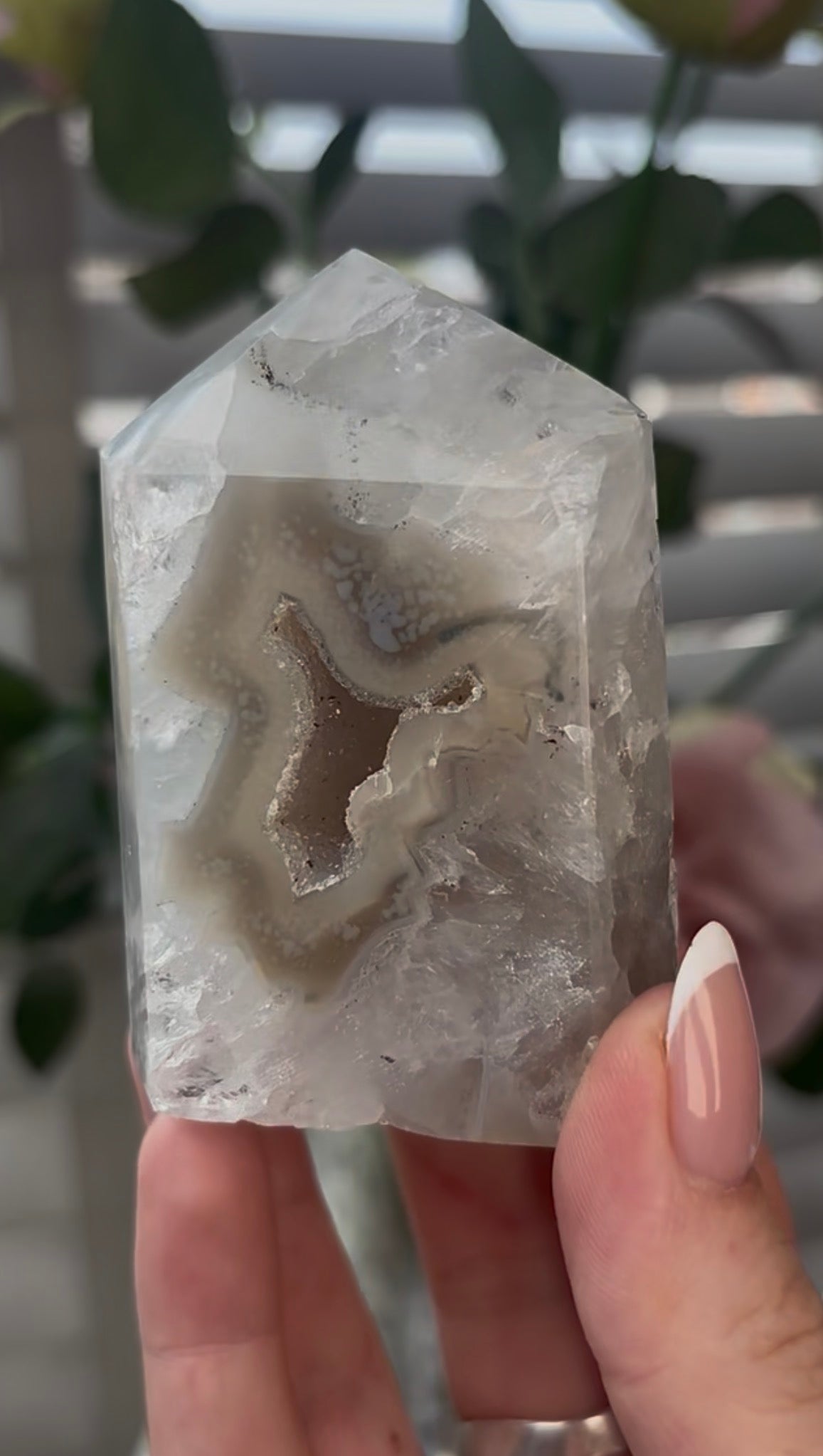 Beautiful, agate tower with druzy