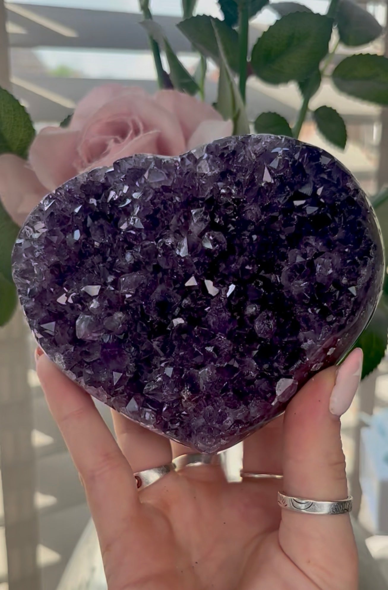 Uruguay, amethyst heart - comes with stand in purple tones