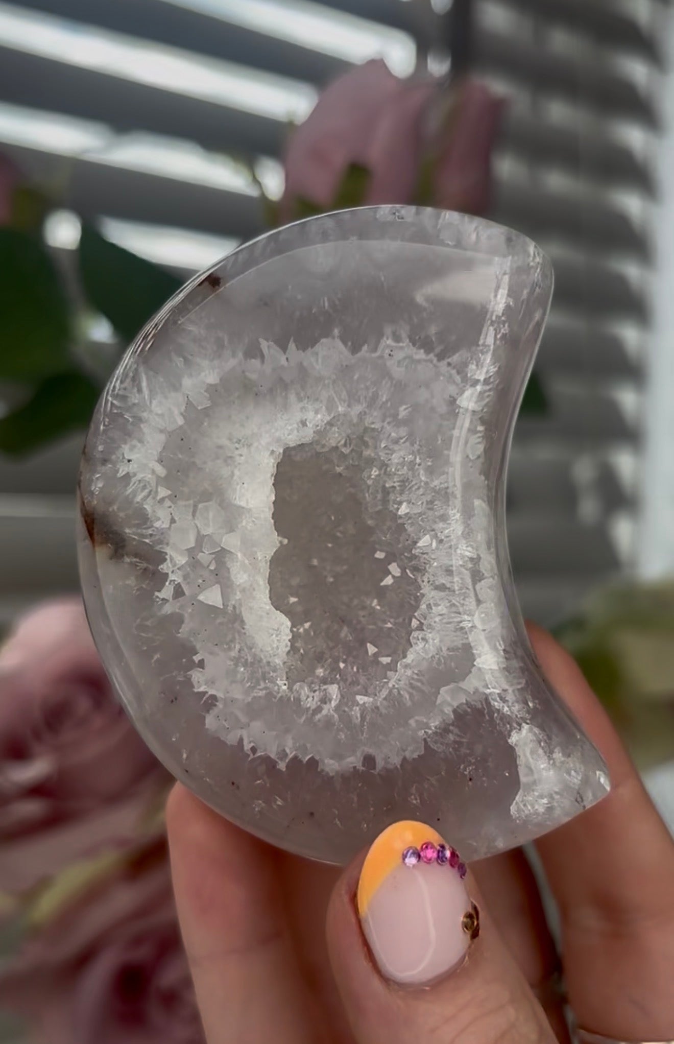 Beautiful, high quality, agate moon with druzy - stand included