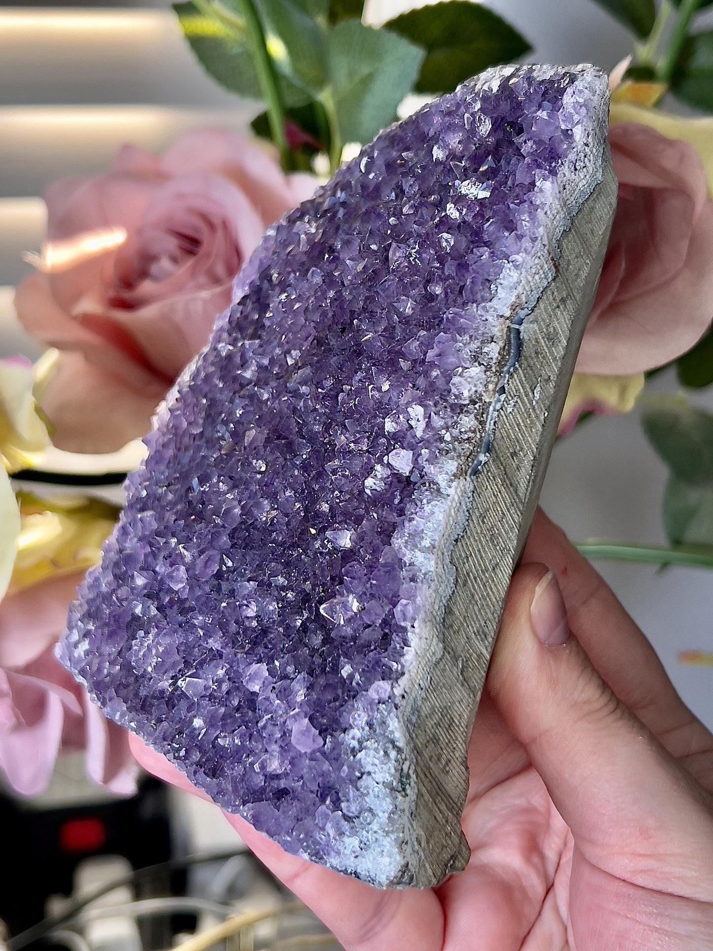 amethyst cutbase freeform - 980g 13cm(h) 9cm(w)