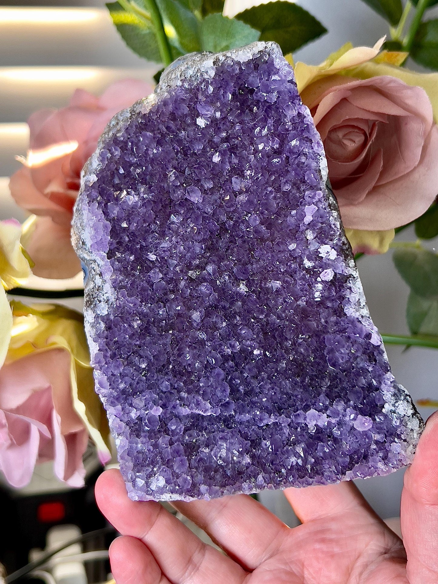 amethyst cutbase freeform - 980g 13cm(h) 9cm(w)