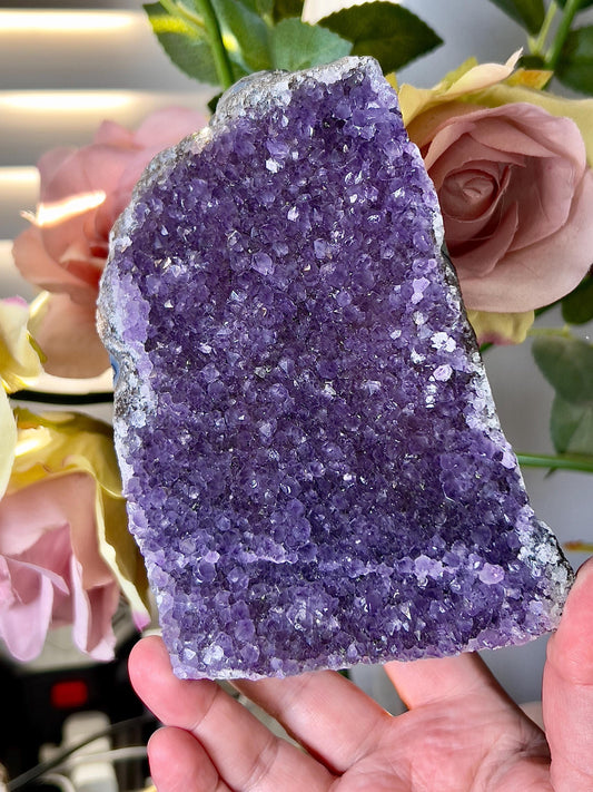amethyst cutbase freeform - 980g 13cm(h) 9cm(w)