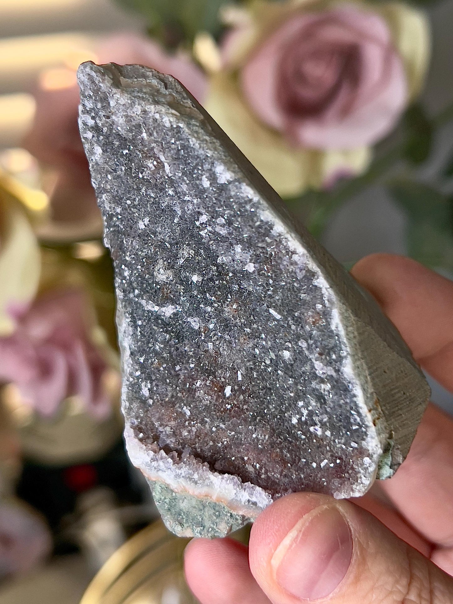 amethyst cutbase black tone freeform - 7cm(h) 5cm(w) 130g