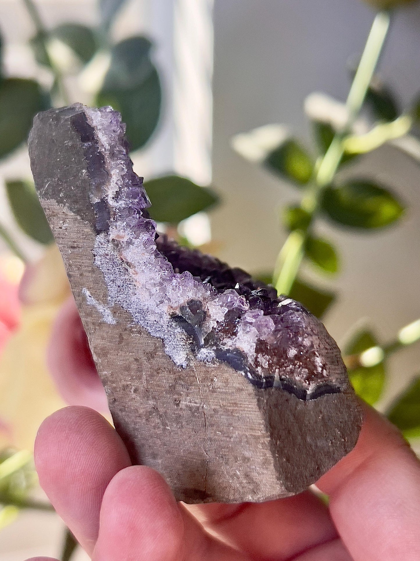 amethyst cutbase freeform - 125G 7CM(h) 4CM(w)