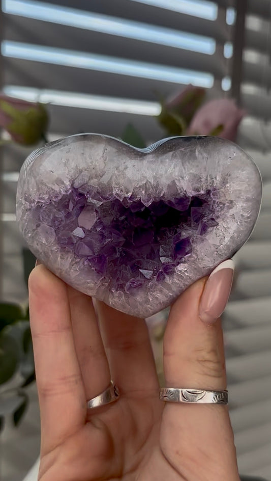 Uruguay, amethyst heart - comes with stand