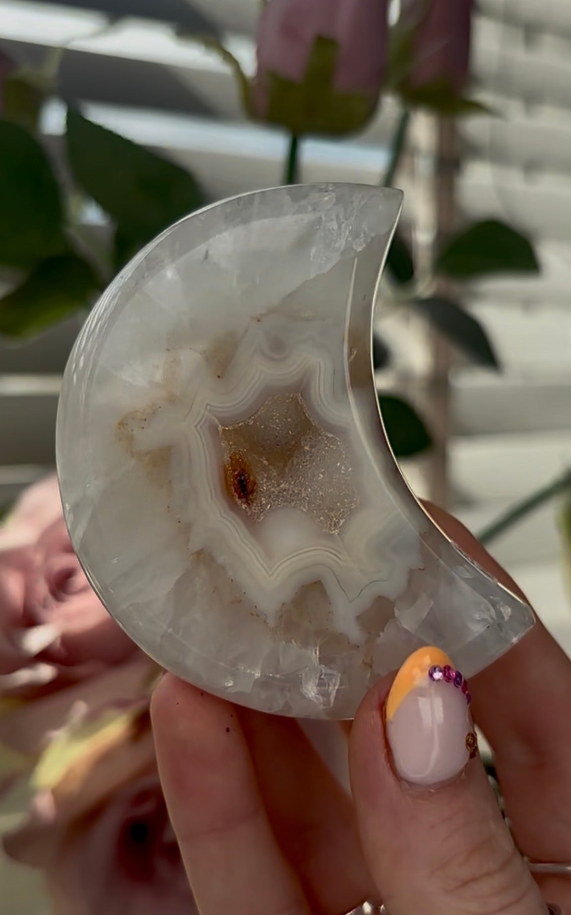Beautiful, high quality, agate moon with druzy - stand included