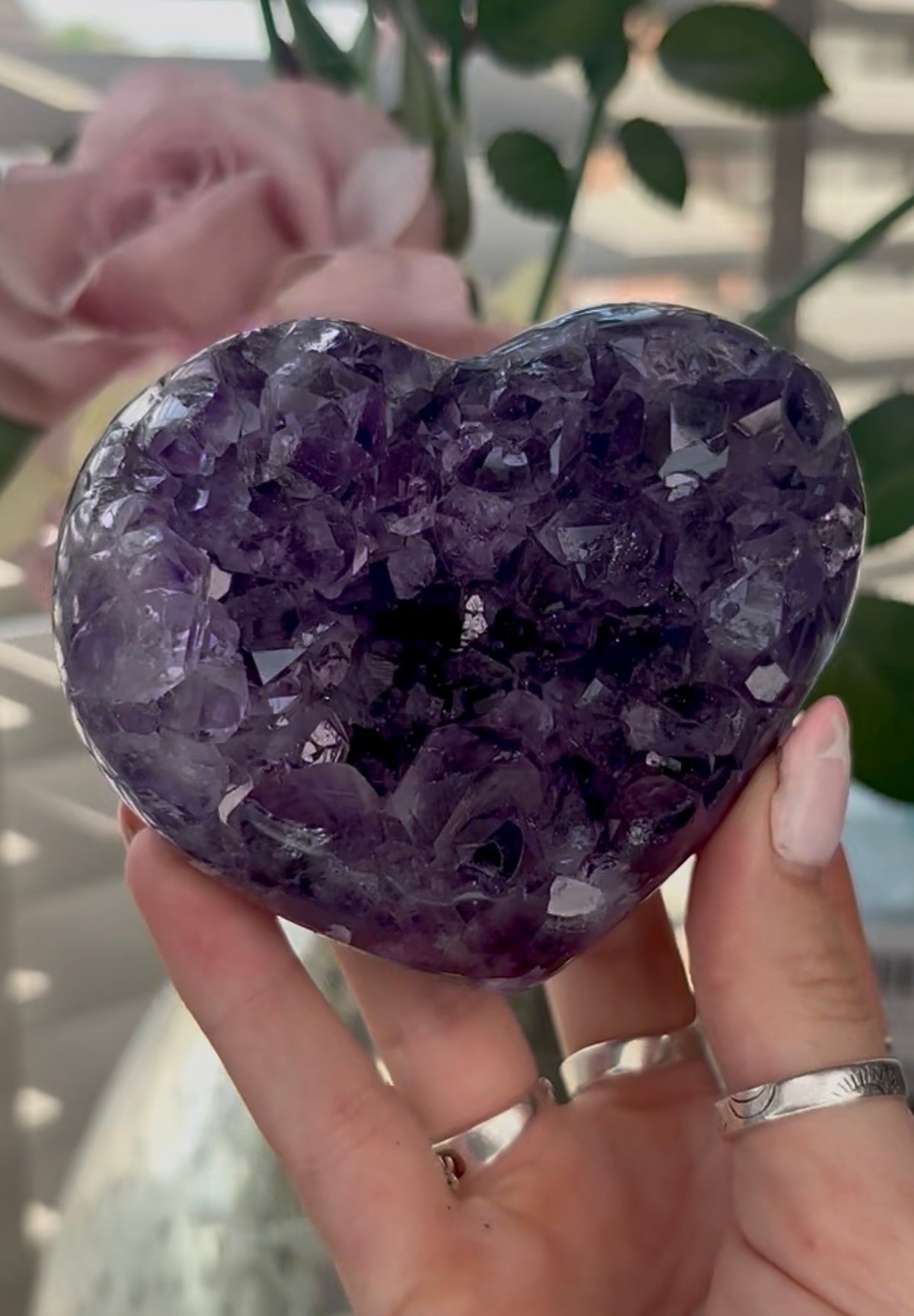 Uruguay, amethyst heart - comes with stand in purple tones