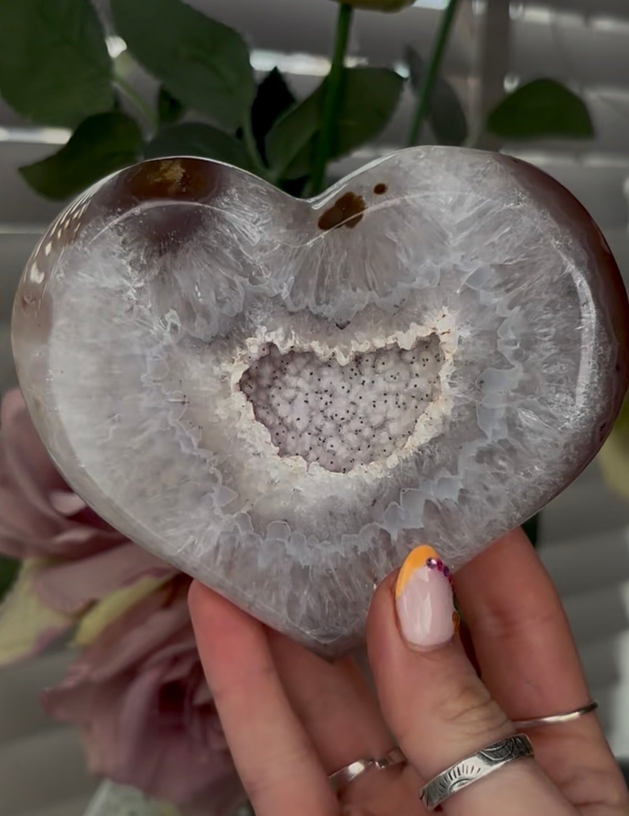 Beautiful, high grade, agate heart with druzy portal - stand included