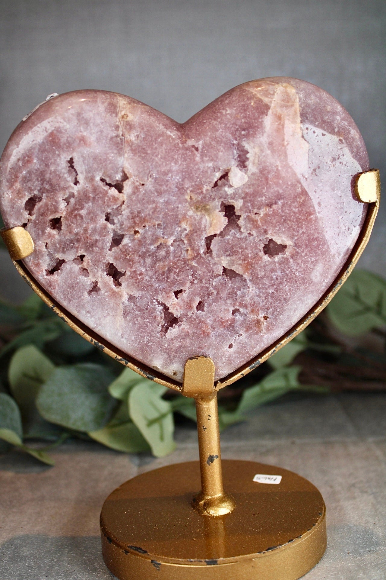 Berry red, pink amethyst, heart, on gold stand - 920g - paint is scratched off stand thats why the huge discount (can easily be repainted)