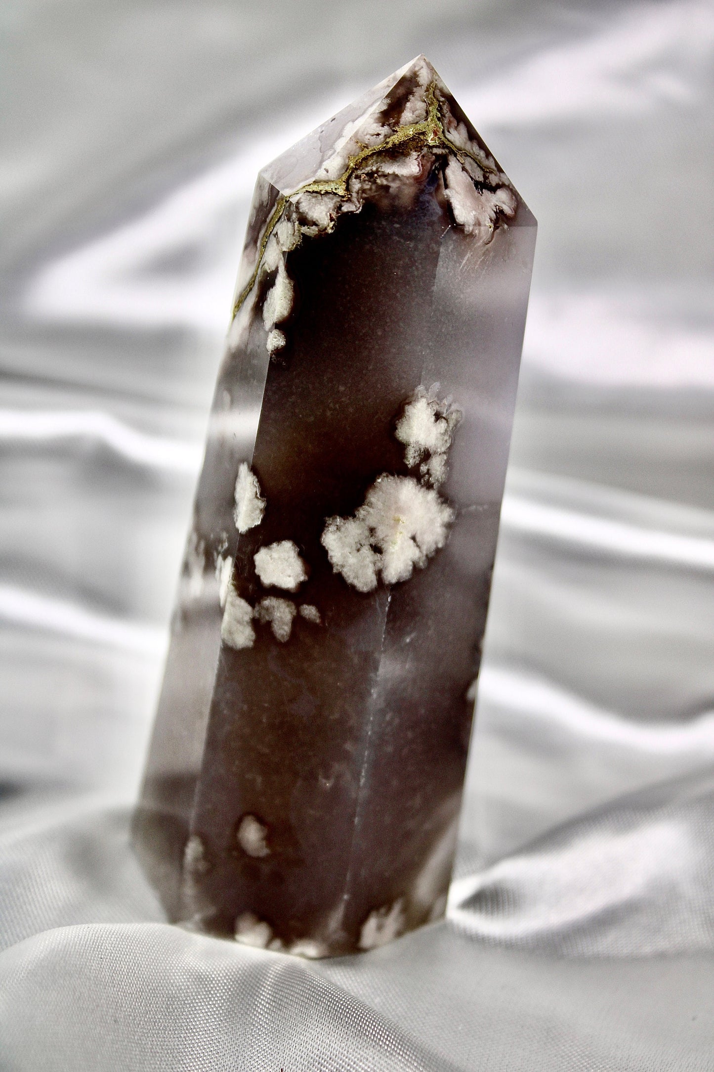 Black flower agate tower with amethyst 303g nearly 12cm