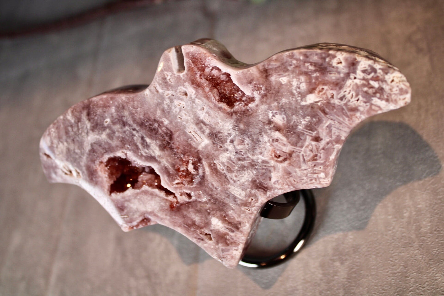 High quality, Freestanding, Red, pink amethyst, bat carving 420g 16cm(W) 9cm(H)