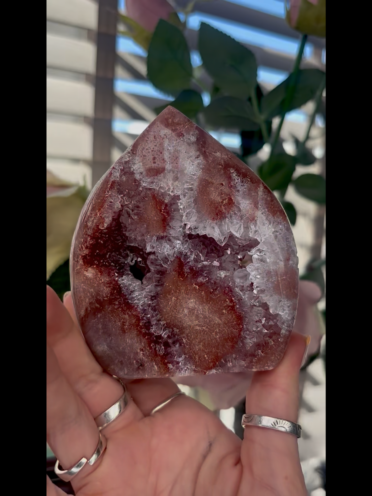 High grade, pink amethyst flame with in incredible quartz 365g (F11)