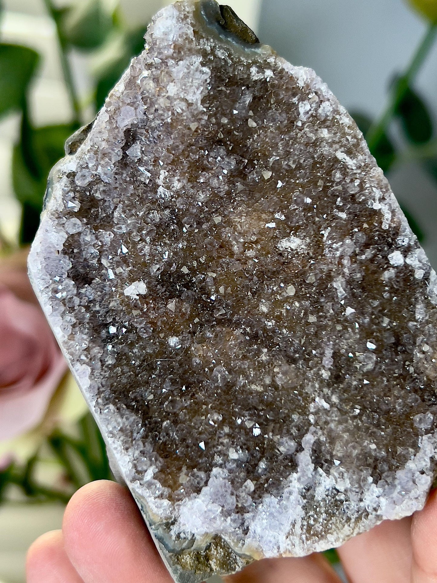 amethyst cutbase green toned freeform - 265g 8CM(h) 6cm(w)