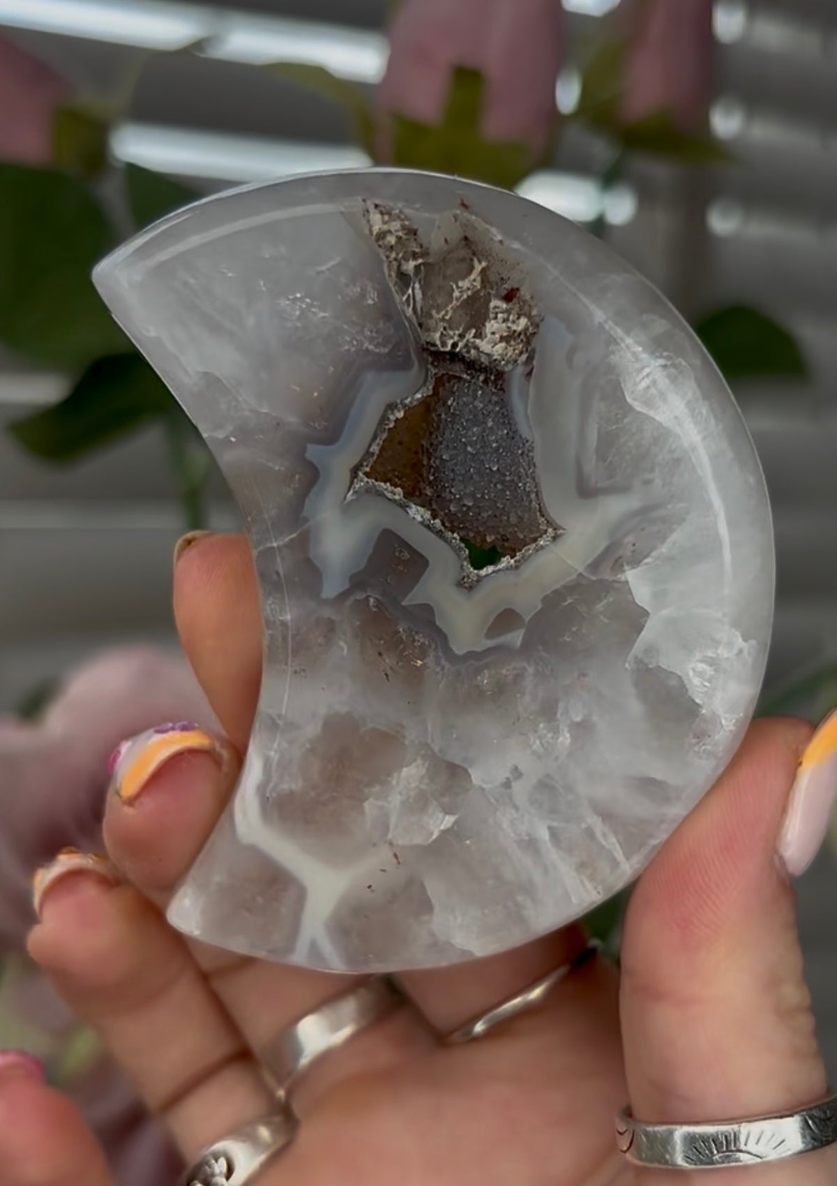 Beautiful, high grade, agate moon with druzy - stand included