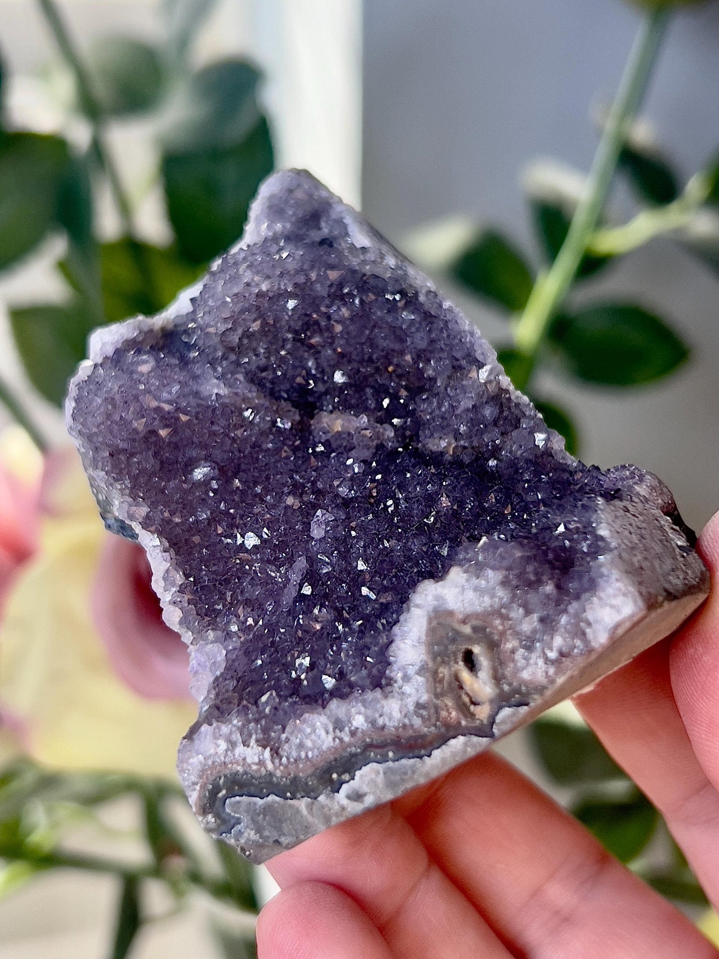 amethyst cutbase freeform - 175g 7cm(h) 6cm(w)