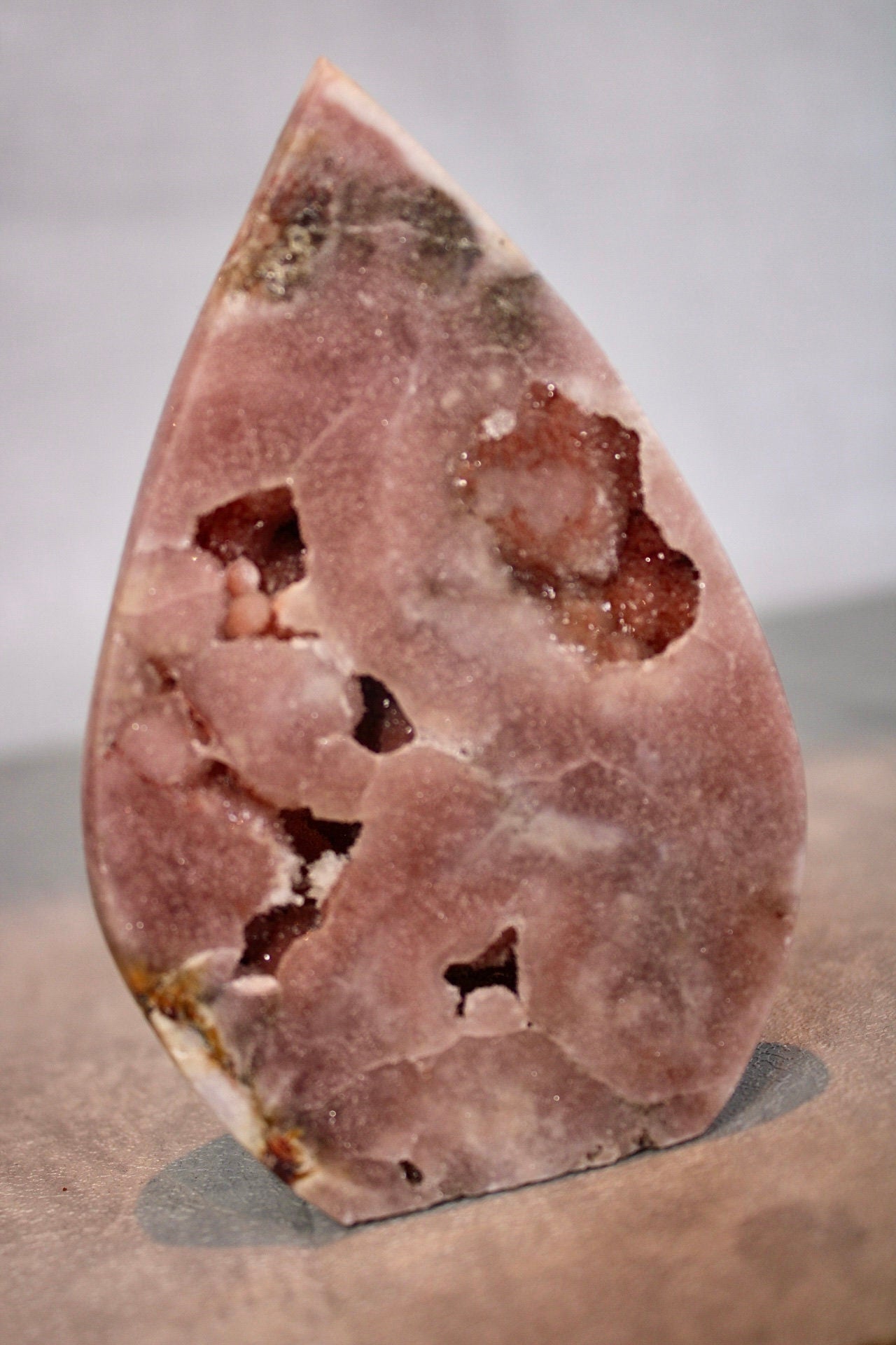 Berry red, druzy, pink Amethyst flame from Brazil 260g 11.5cm (h) 7.5cm (w)