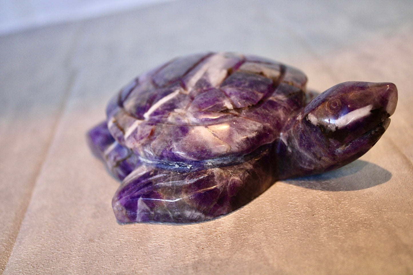 Large, Dream amethyst sea turtle carving 13CM (L) 10CM (L)