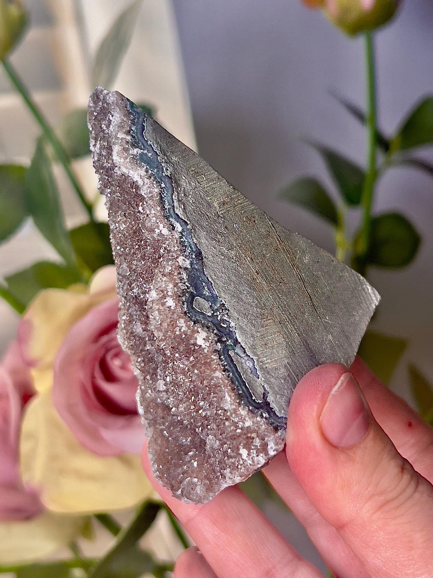 amethyst red toned cutbase freeform - 230g 9cm(h) 5cm(w)