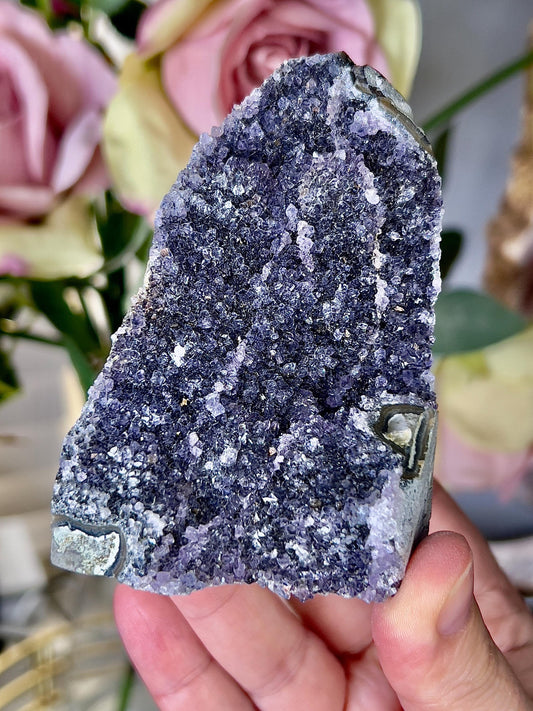amethyst cutbase freeform - 270g 9cm(h) 6cm(w)