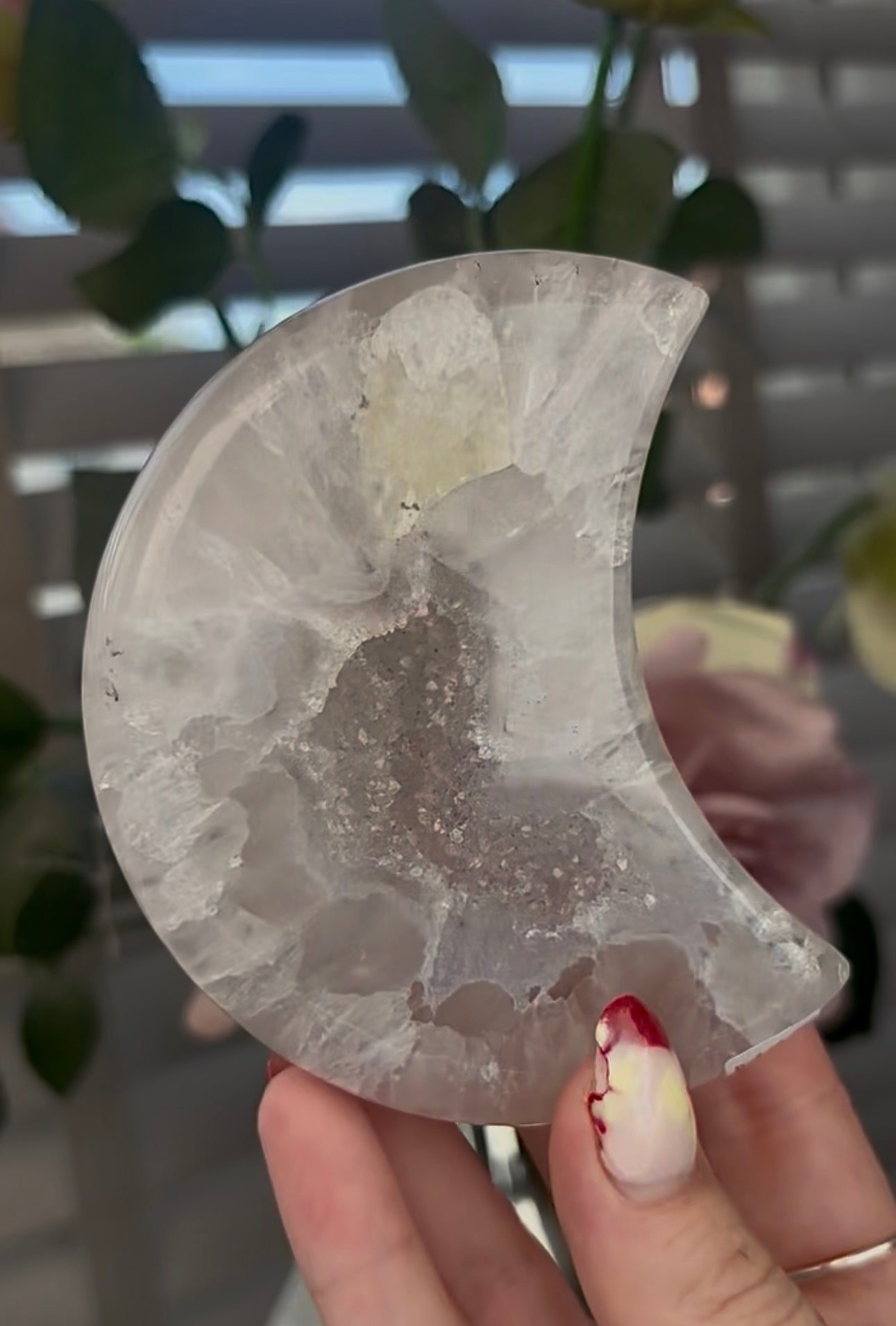 Beautiful, high quality, agate moon with druzy & calcite - stand included
