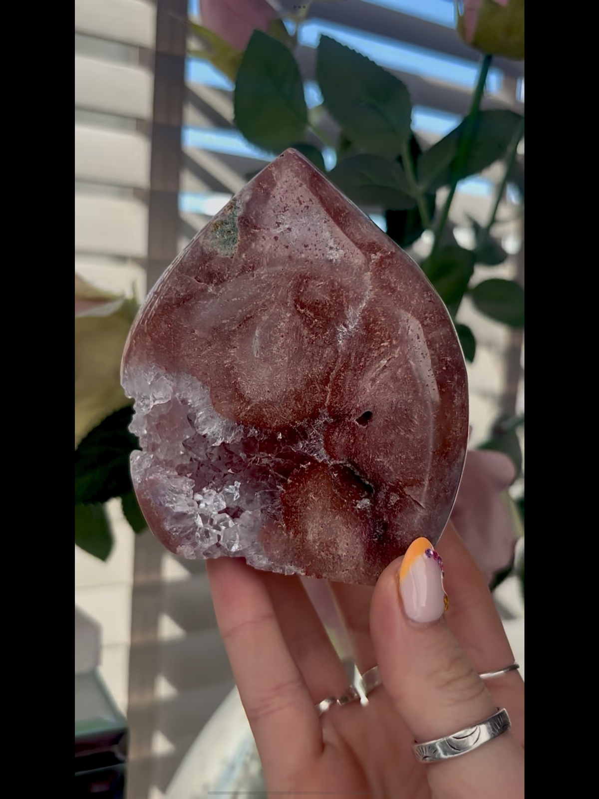 High grade, pink amethyst flame with in incredible quartz 365g (F11)