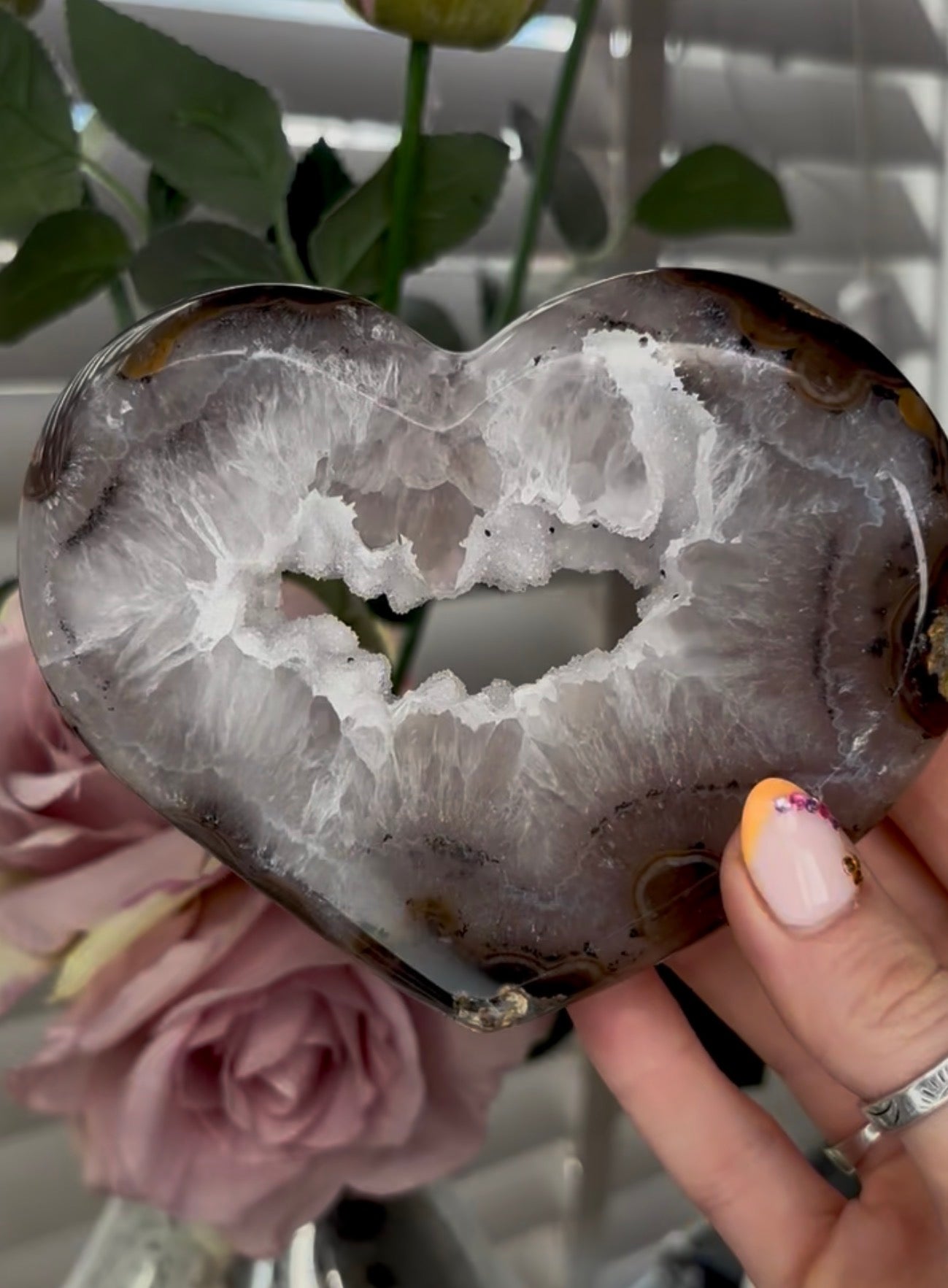 Beautiful, high quality, agate heart with druzy - stand included
