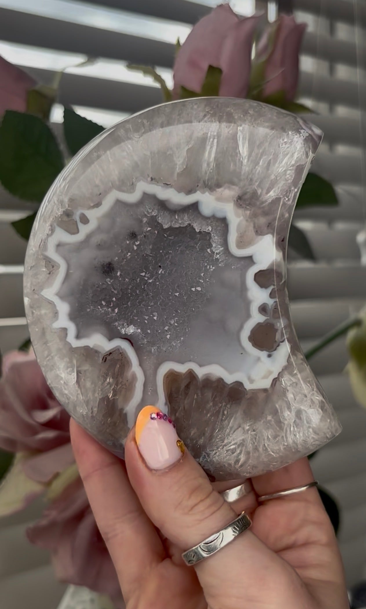 Beautiful, high quality, agate moon with druzy - stand included