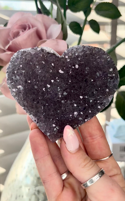Uruguay, amethyst heart - comes with stand in purple tones
