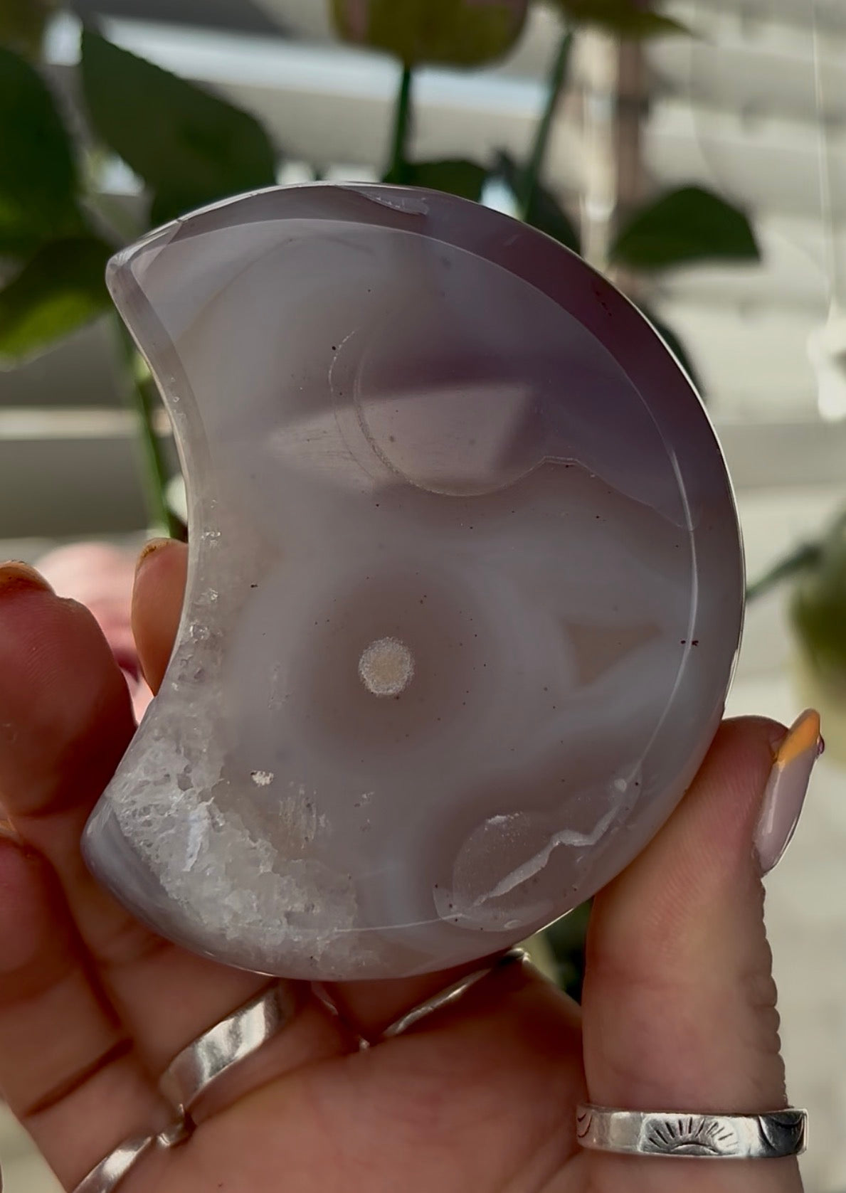 Beautiful, high quality, agate moon  with druzy - stand included