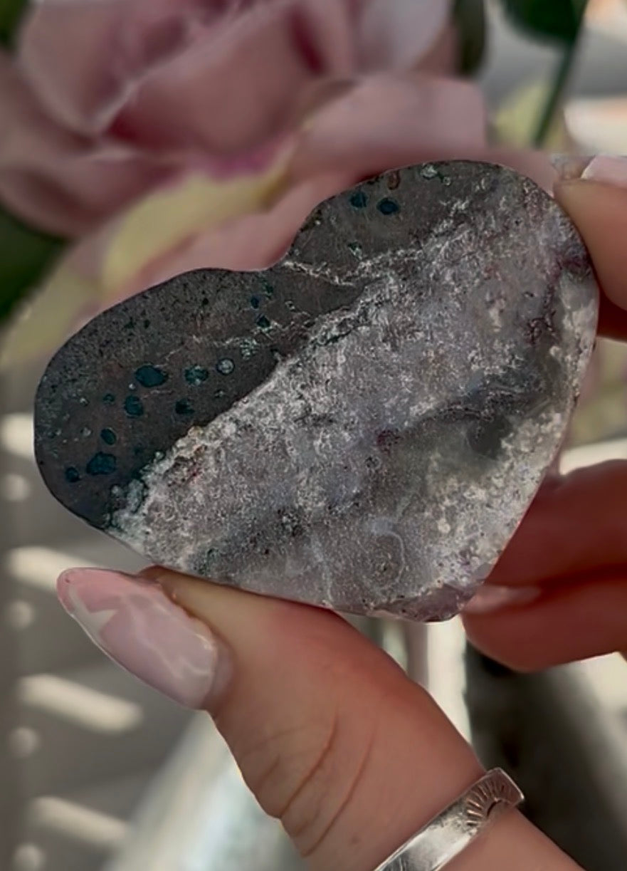 Uruguay, rainbow amethyst heart - comes with stand in lilac tones