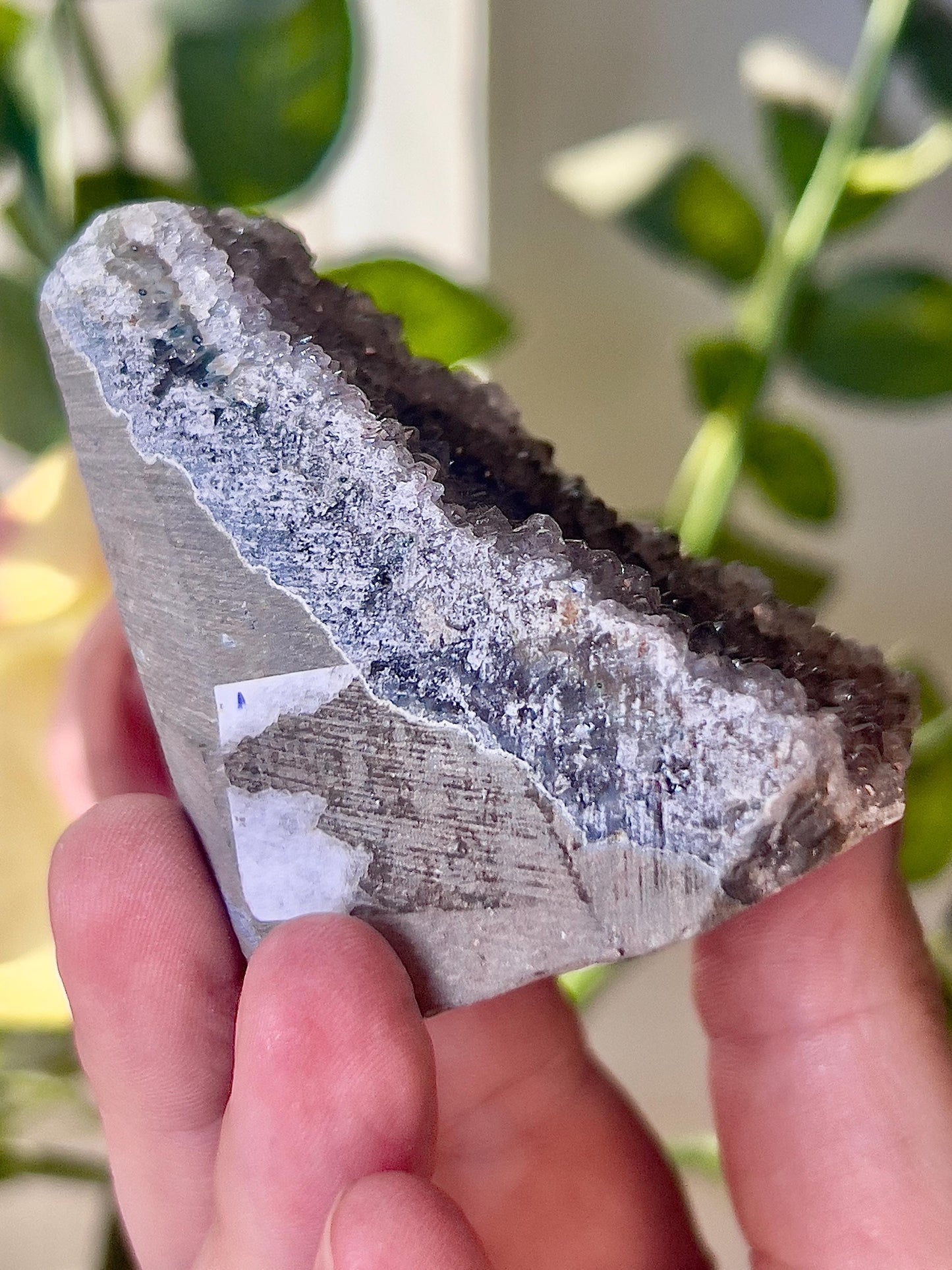 amethyst cutbase freeform - 160g 7cm(h) 5cm(w)