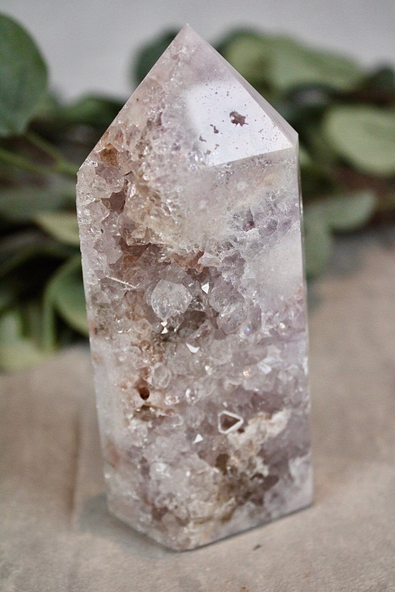 Snow pink amethyst tower with quartz druzy - 390g 13cm