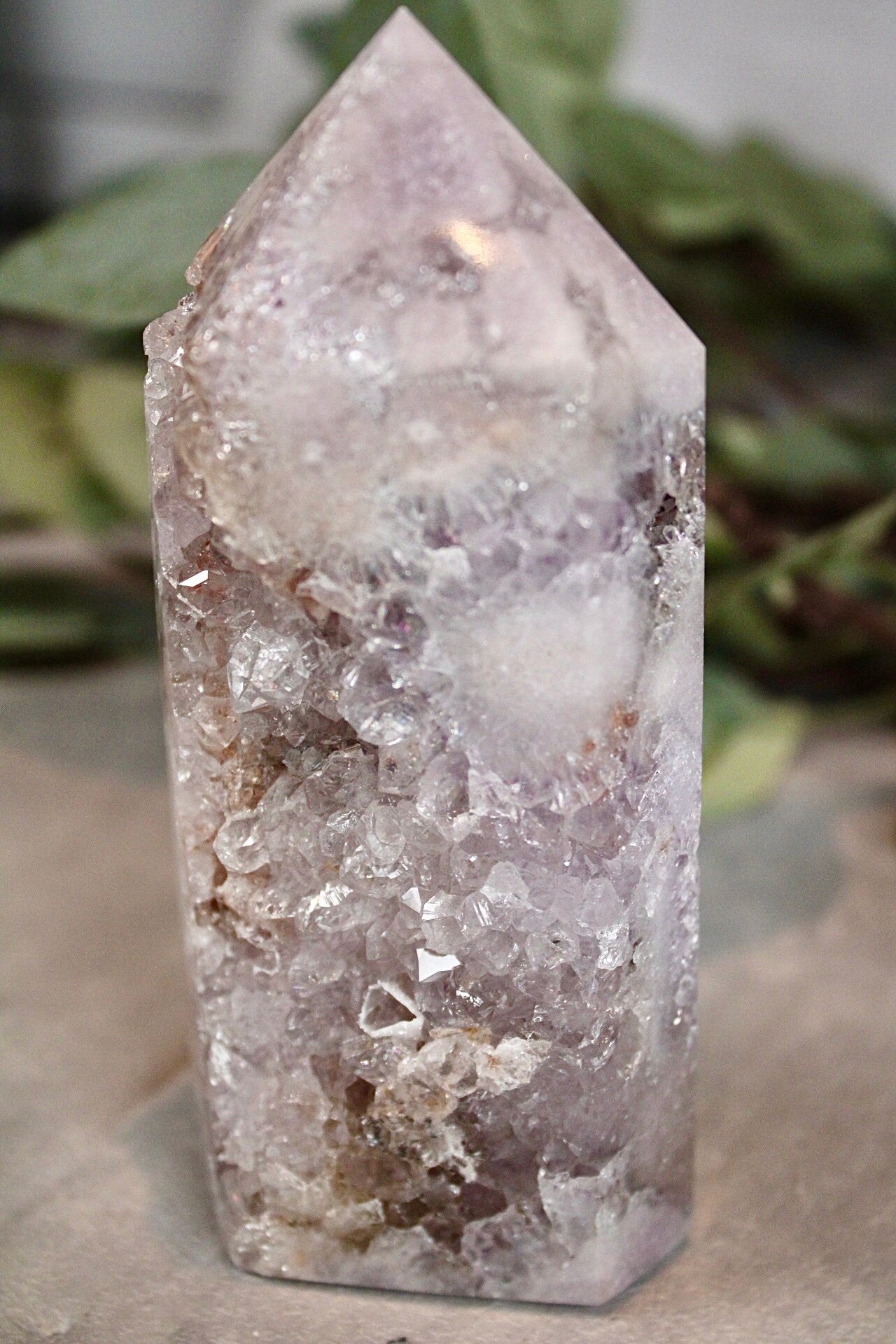 Snow pink amethyst tower with quartz druzy - 390g 13cm