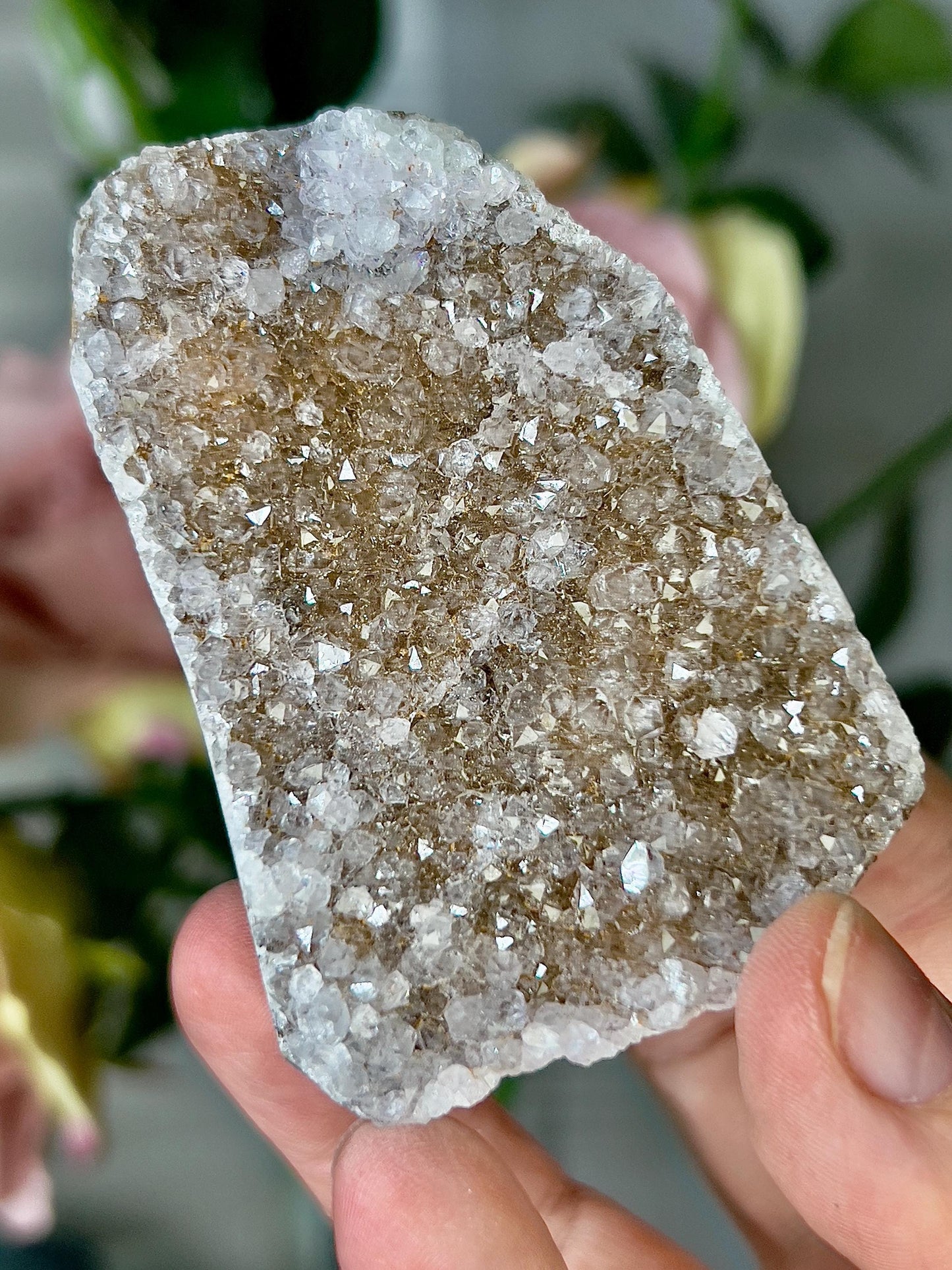 amethyst cutbase green toned freeform - 160g 7cm(h) 5cm(w)