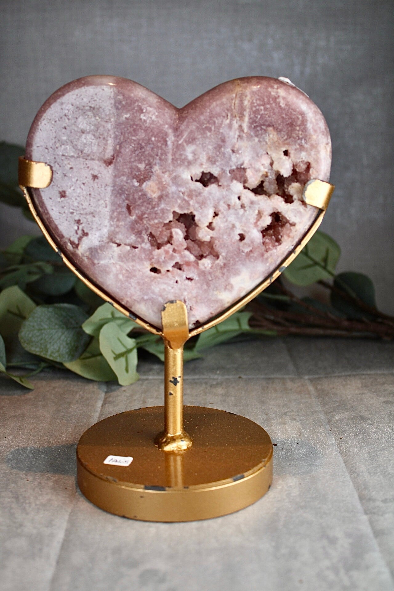 Berry red, pink amethyst, heart, on gold stand - 920g - paint is scratched off stand thats why the huge discount (can easily be repainted)