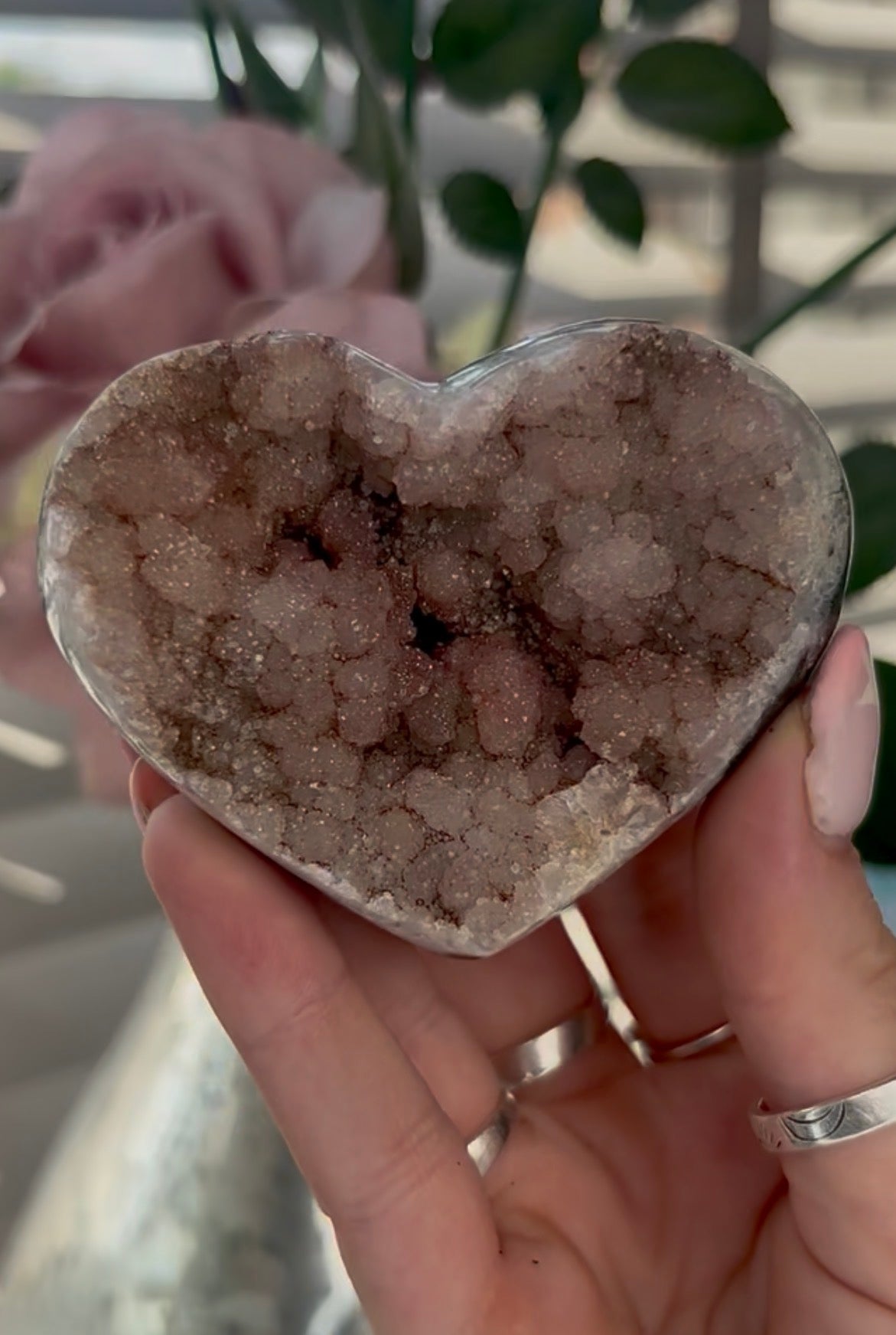 Uruguay, amethyst heart - comes with stand in pink tones