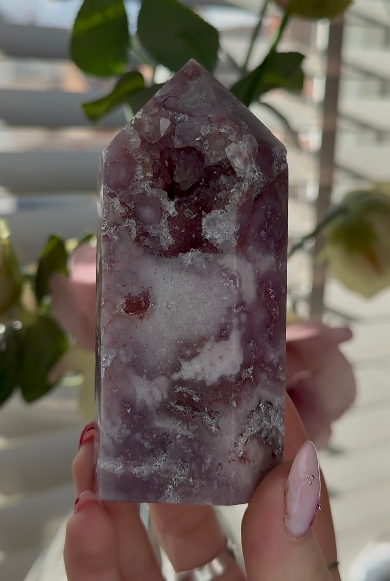 Hq Pink amethyst tower in lilac tones 11.5cm(h) 5cm(w)
