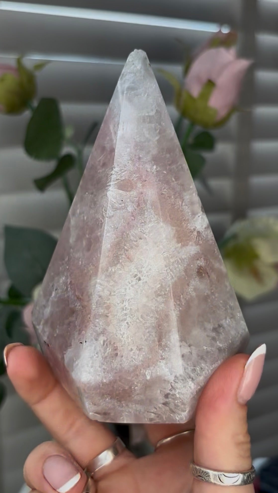 Beautiful, high grade, agate, self-standing, diamond with ligh pink druzy 12.6cm high