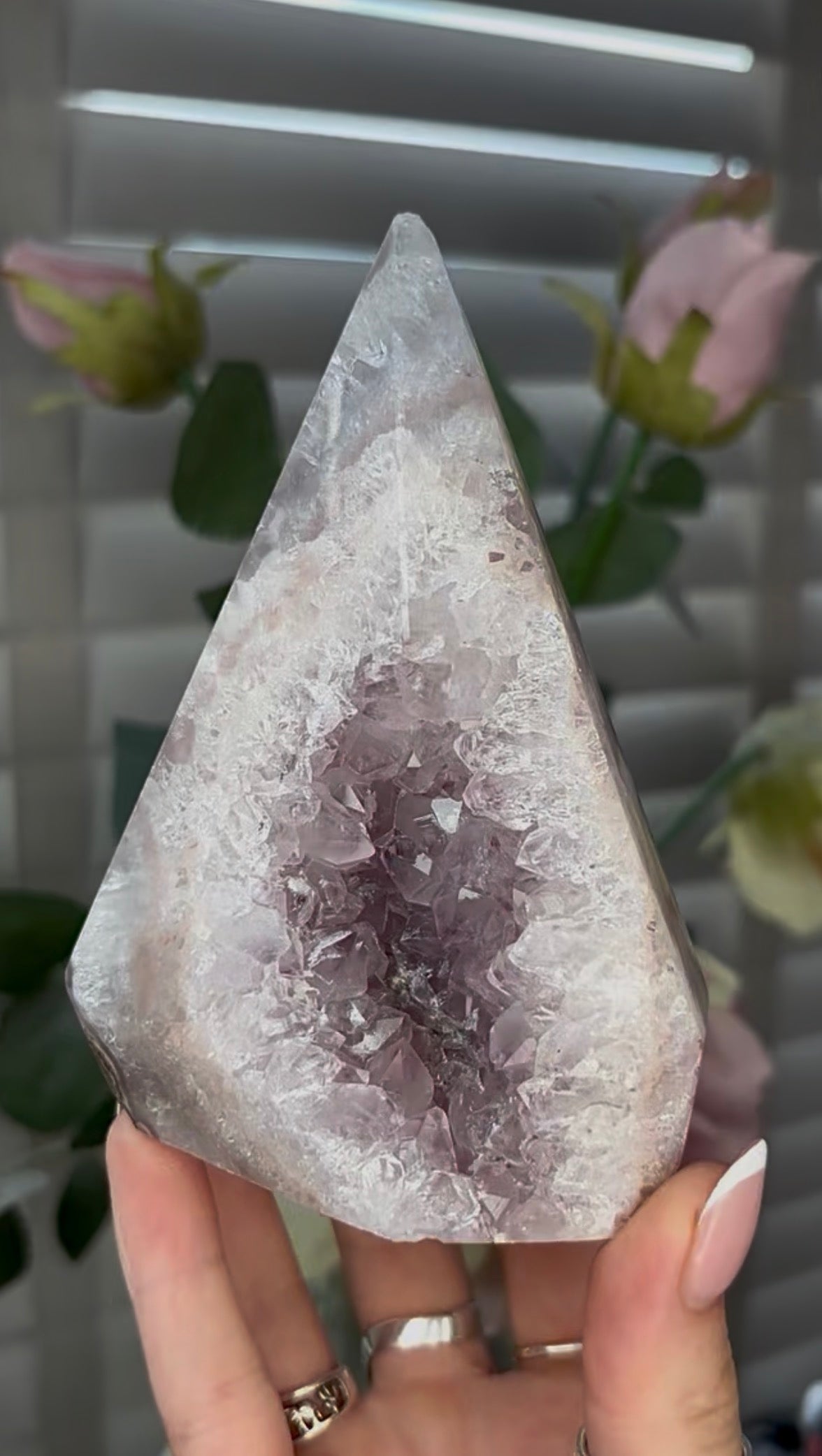 Beautiful, high grade, agate, self-standing, diamond with ligh pink druzy 12.6cm high