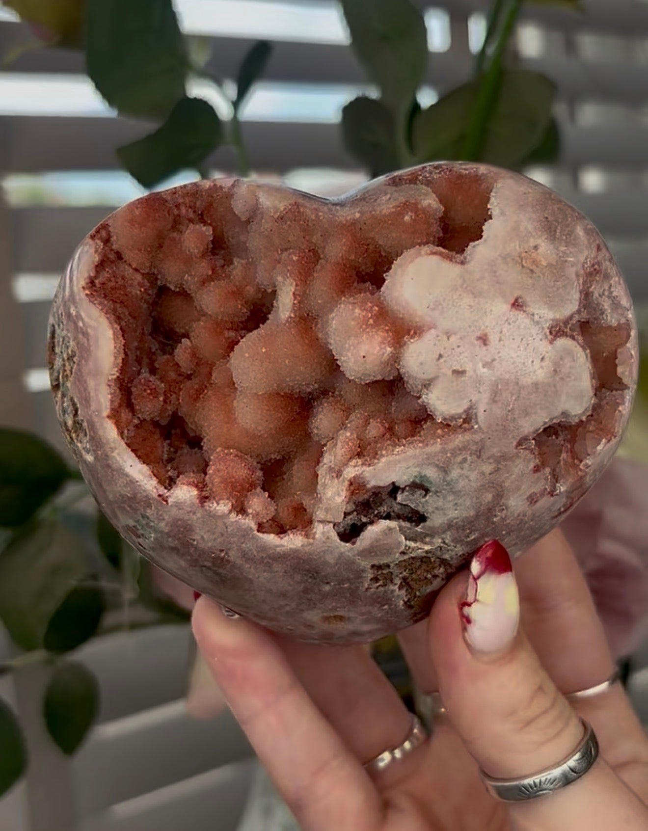 Hq bubble druzy, pink amethyst heart - comes with stand (10.5cm)
