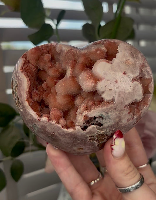 Hq bubble druzy, pink amethyst heart - comes with stand (10.5cm)