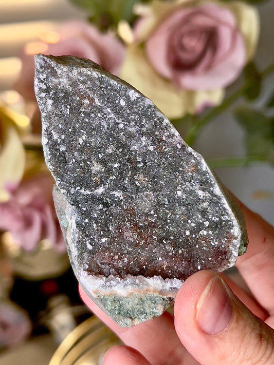 amethyst cutbase black tone freeform - 7cm(h) 5cm(w) 130g