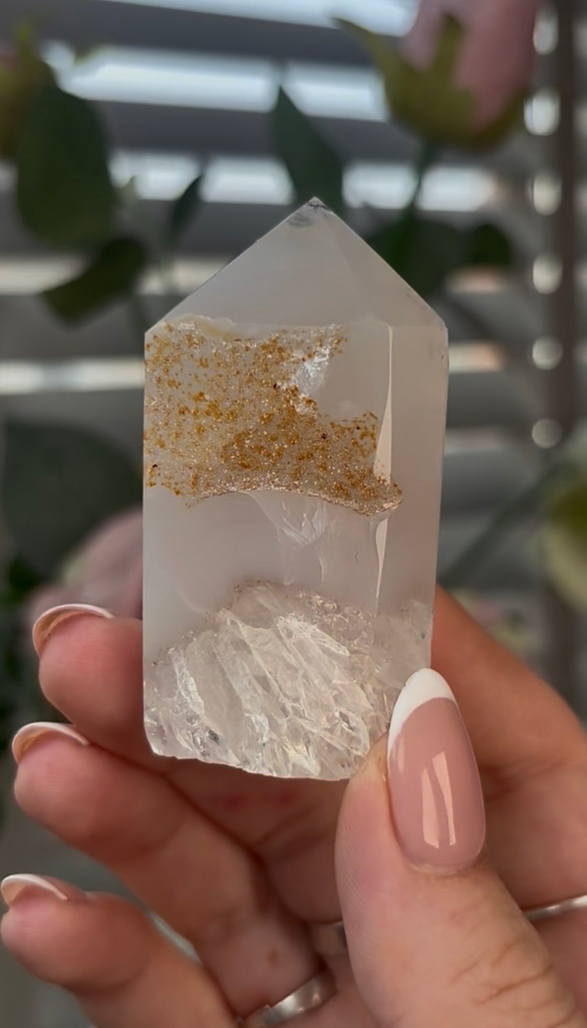 Beautiful, agate tower with druzy