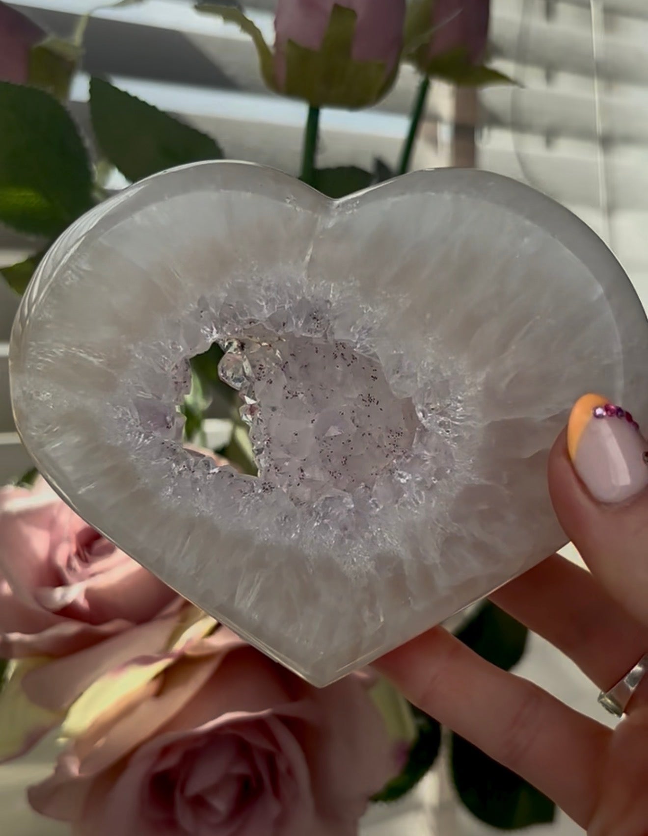 Beautiful, high quality, agate heart  with druzy - stand included
