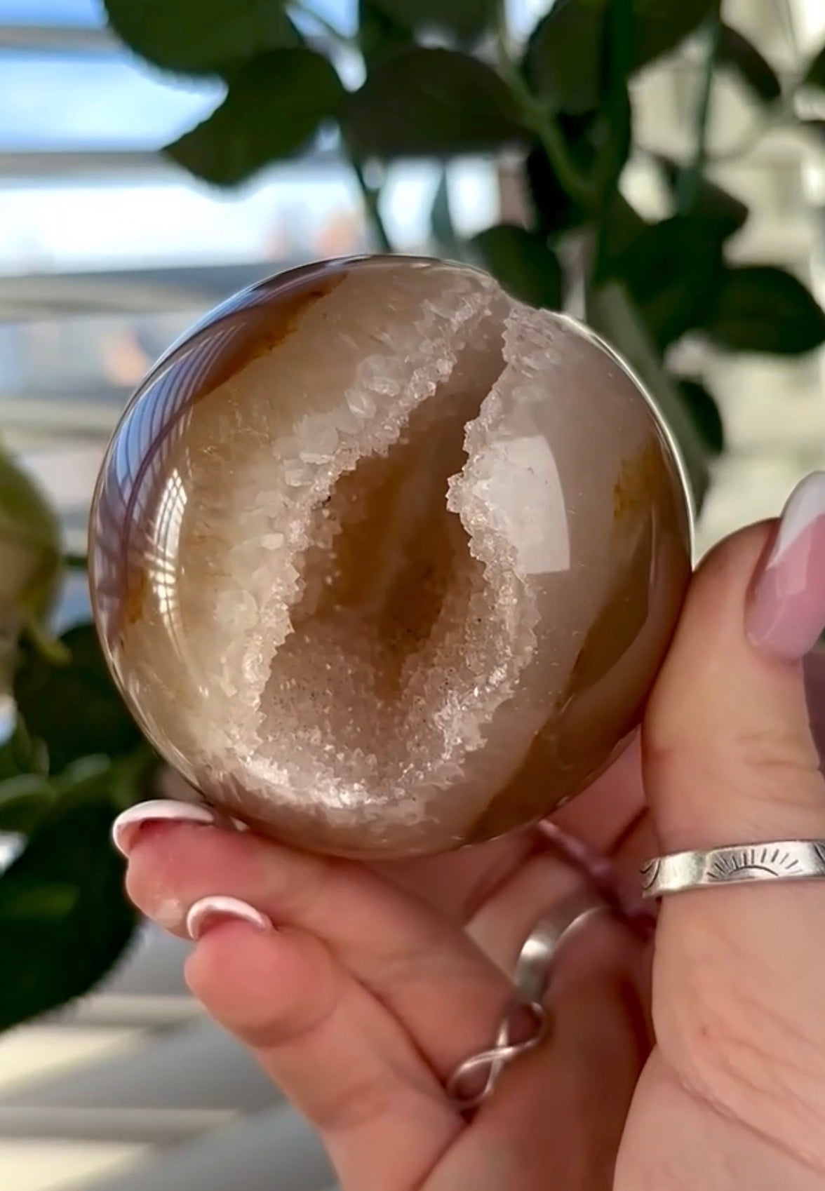 Gorgeous, high grade, agate sphere