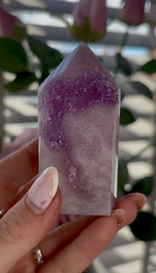 Beautiful, high quality, Pink amethyst tower in lilac tones