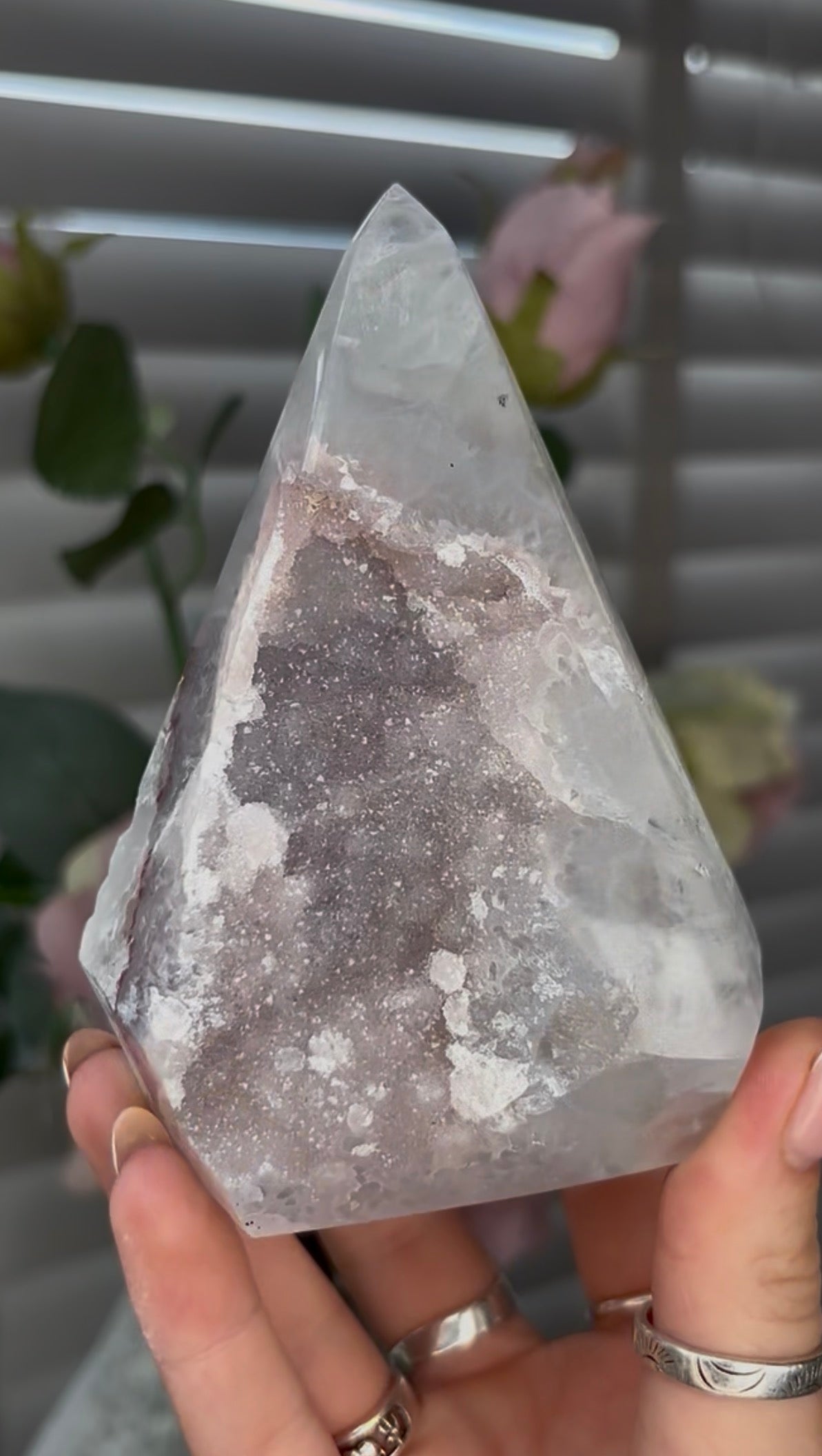 Beautiful, high grade, agate, self-standing, diamond with light pink druzy 11cm high