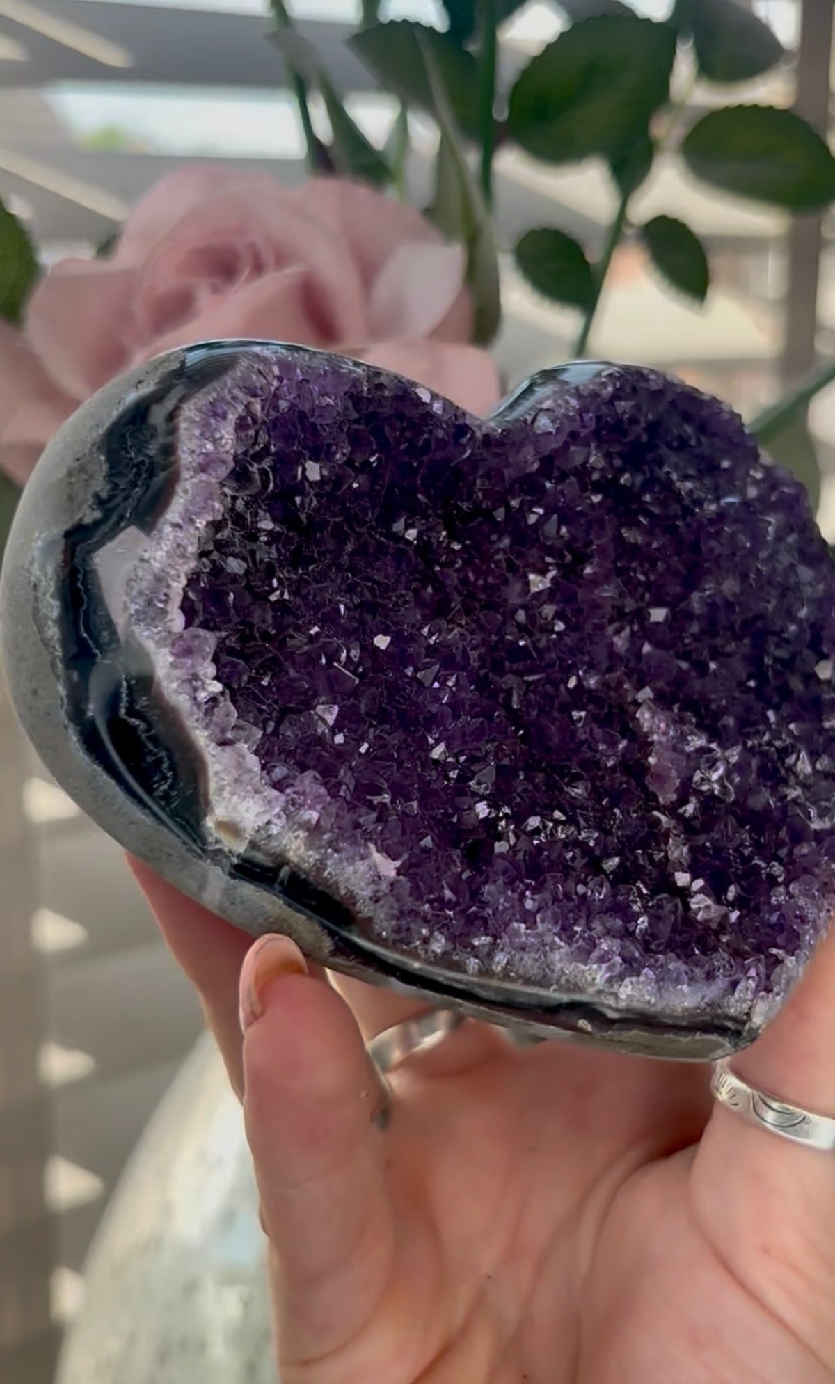Uruguay, amethyst heart - comes with stand in purple tones